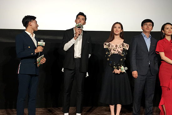 吴亦凡、刘亦菲与粉丝互动