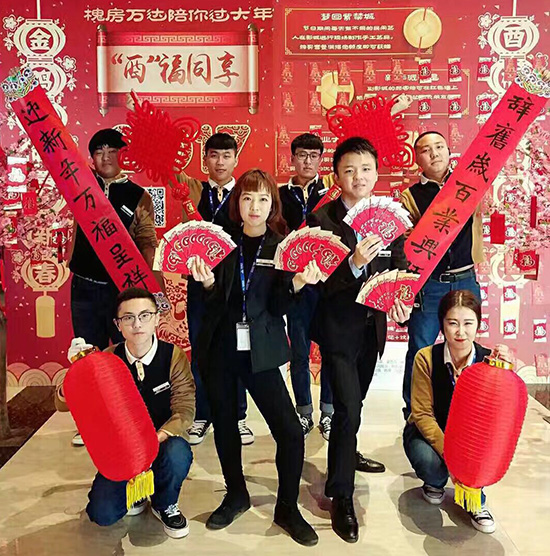 各地万达影城员工拜年图5